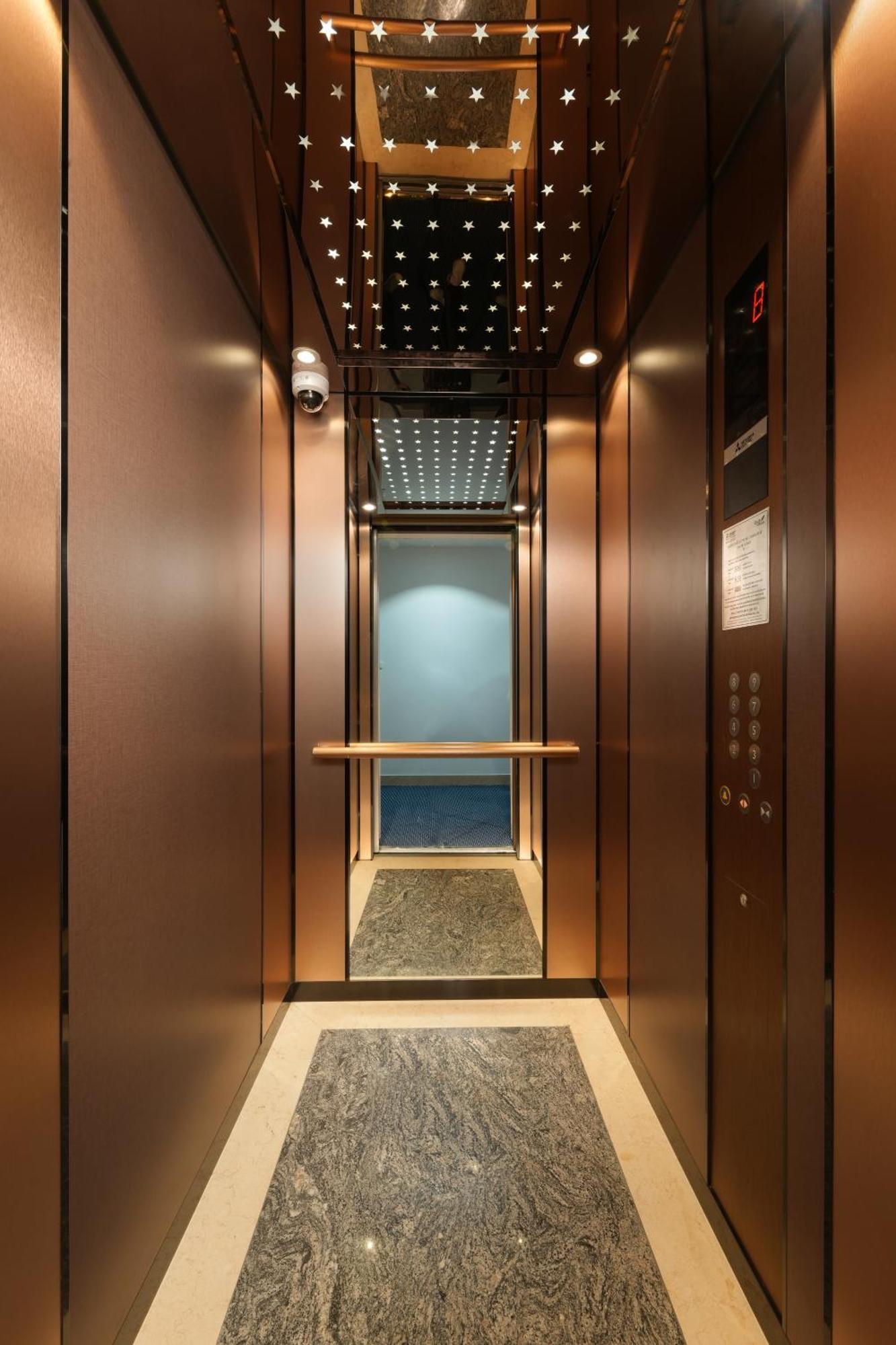 Sq Hang Gai Hotel & Spa Hanoi Bagian luar foto
